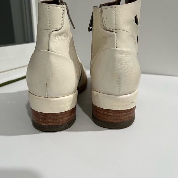 AS98 Ivory CutOut Ankle Boots 38/8 - Picture 6 of 16